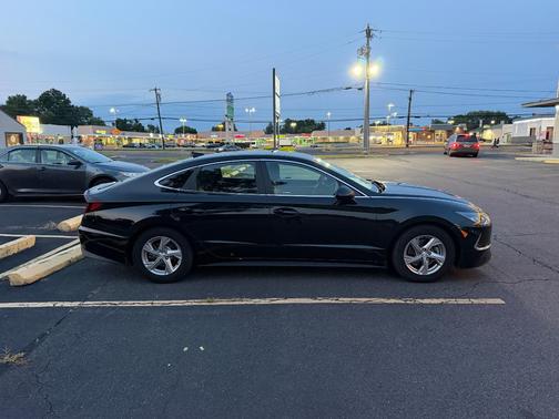 Black 2021 Hyundai SONATA SE
