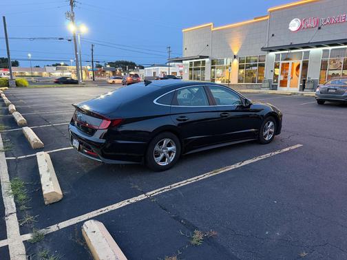Black 2021 Hyundai SONATA SE