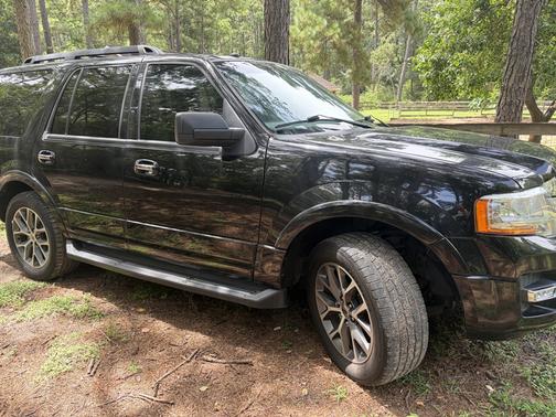 Black 2017 Ford Expedition XLT
