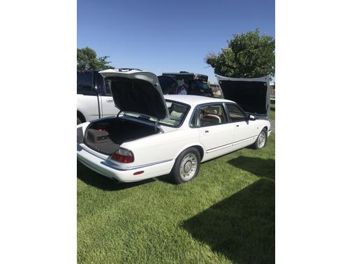 2000 Jaguar XJ8 L