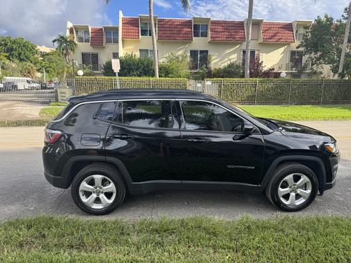 Black 2018 Jeep Compass Latitude