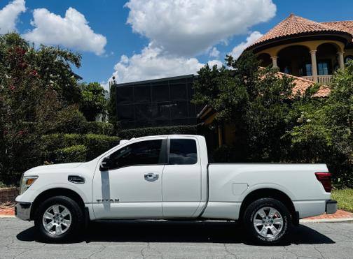 2017 Nissan Titan SV