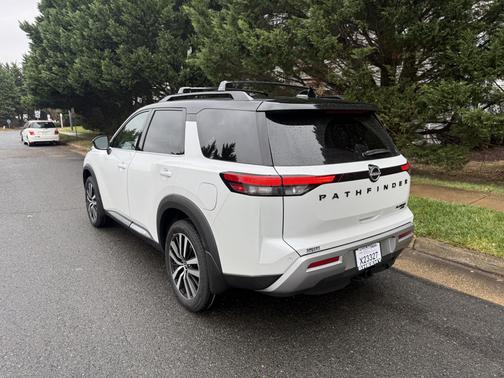 White 2025 Nissan Pathfinder Platinum