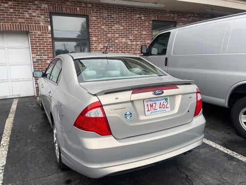 Gold 2010 Ford Fusion SE