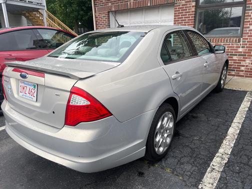 Gold 2010 Ford Fusion SE