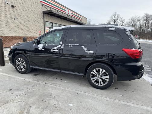 2018 Nissan Pathfinder S