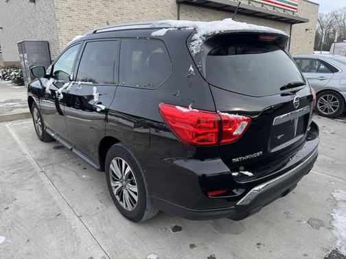 2018 Nissan Pathfinder S