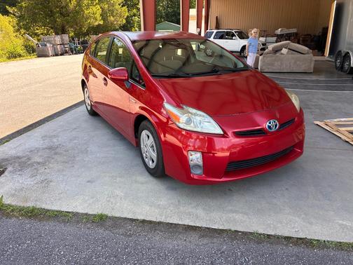 Red 2011 Toyota Prius II