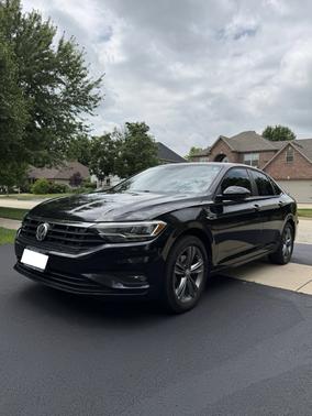 Black 2019 Volkswagen Jetta 1.4T R-Line