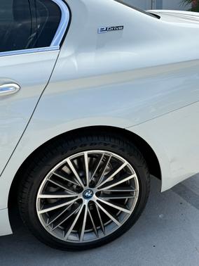 White 2018 BMW 530e xDrive iPerformance