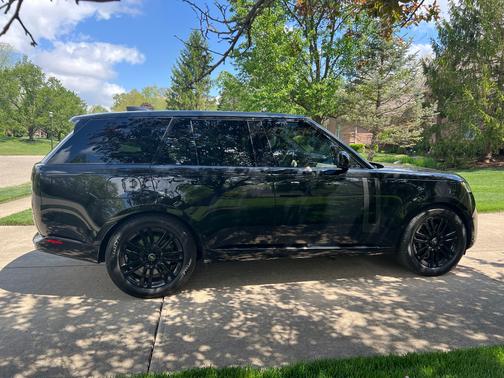 Black 2023 Land Rover Range Rover P530 SE SWB