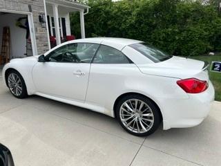 White 2013 INFINITI G37 Base