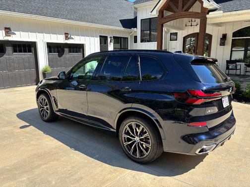 Black 2026 BMW X5 xDrive40i