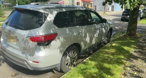 Silver 2013 Nissan Pathfinder SL