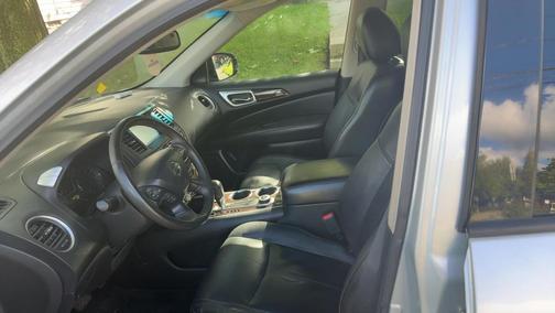 Silver 2013 Nissan Pathfinder SL