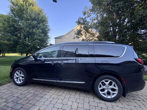 Black 2017 Chrysler Pacifica Touring-L Plus