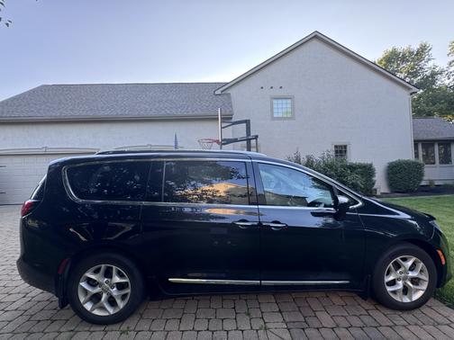 Black 2017 Chrysler Pacifica Touring-L Plus