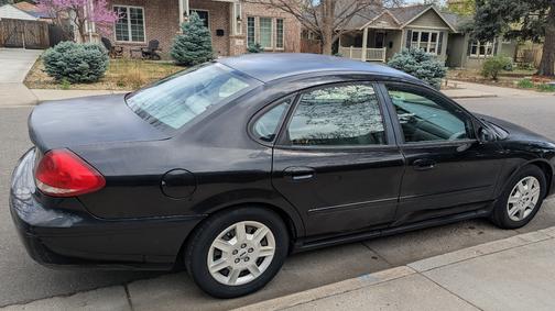 2006 Ford Taurus SE