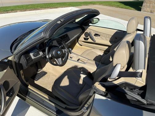 Beige 2005 BMW Z4 2.5i Roadster