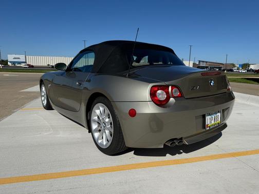 Beige 2005 BMW Z4 2.5i Roadster