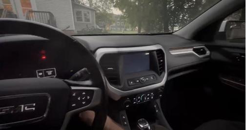 White 2019 GMC Acadia SLE-2