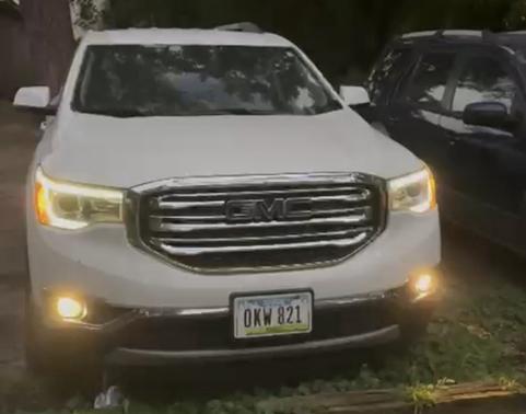 White 2019 GMC Acadia SLE-2