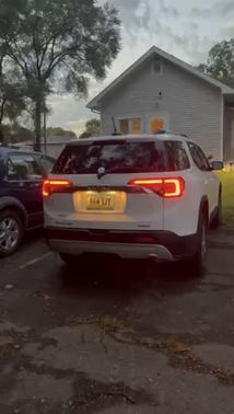 White 2019 GMC Acadia SLE-2