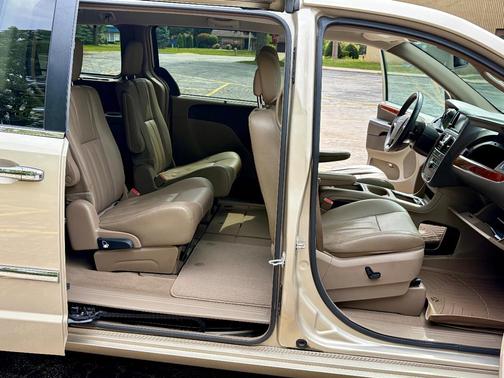Brown 2014 Chrysler Town & Country Touring-L