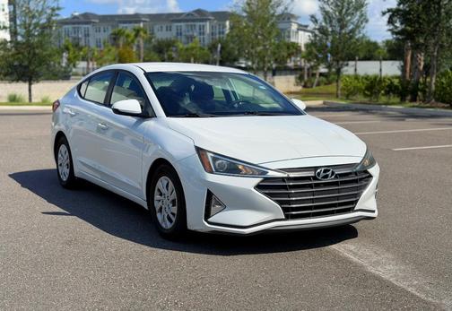 White 2020 Hyundai ELANTRA SE