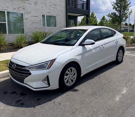 White 2020 Hyundai ELANTRA SE