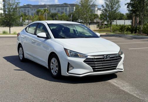 White 2020 Hyundai ELANTRA SE