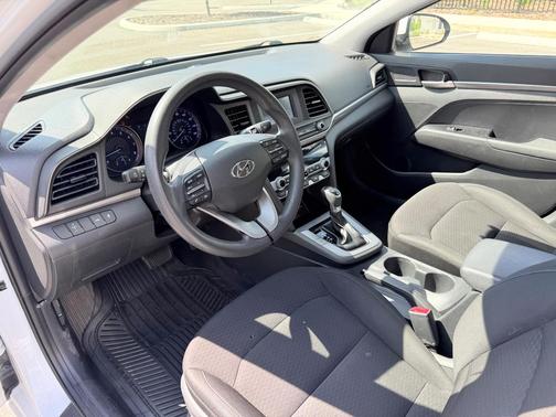 White 2020 Hyundai ELANTRA SE