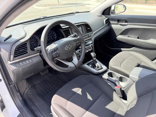 White 2020 Hyundai ELANTRA SE