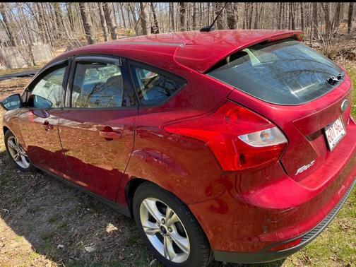 Red 2013 Ford Focus SE