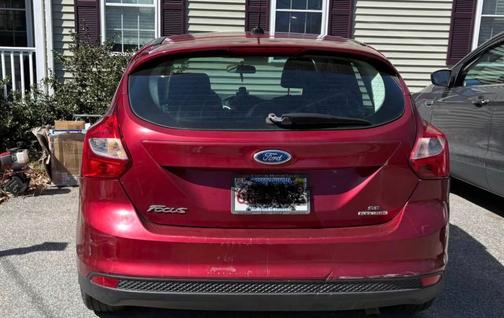 Red 2013 Ford Focus SE