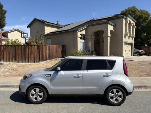 Beige 2017 Kia Soul Base