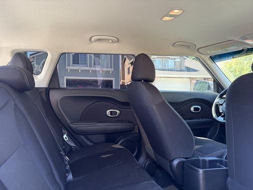 Beige 2017 Kia Soul Base