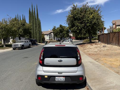 Beige 2017 Kia Soul Base