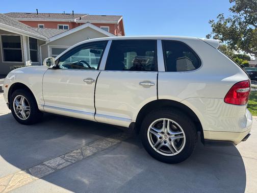 White 2009 Porsche Cayenne Cayenne