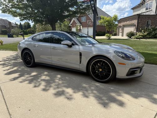2019 Porsche Panamera Panamera 4