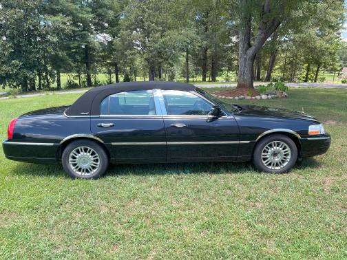 2010 Lincoln Town Car Signature Limited