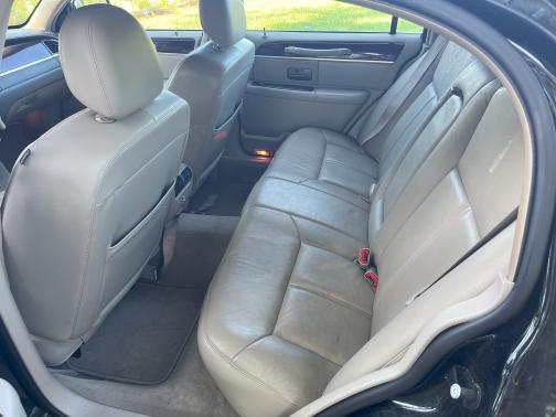 2010 Lincoln Town Car Signature Limited