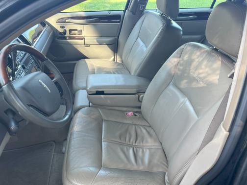 2010 Lincoln Town Car Signature Limited