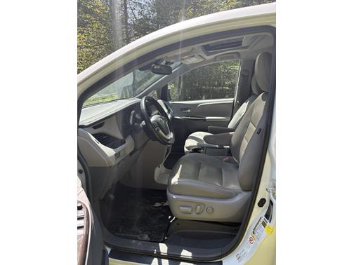2019 Toyota Sienna XLE