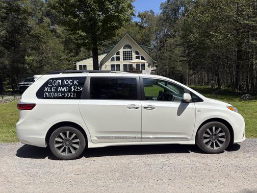 2019 Toyota Sienna XLE