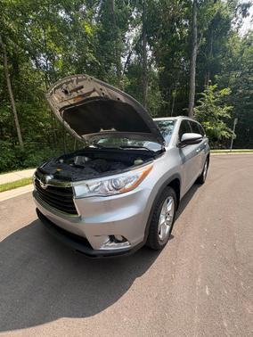Silver 2015 Toyota Highlander Limited