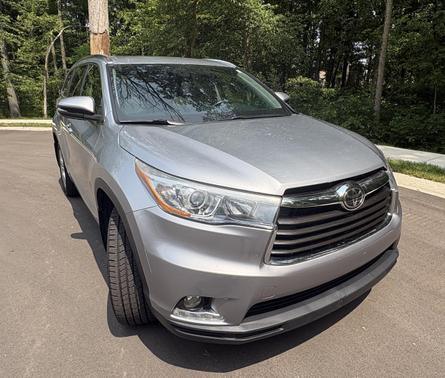 Silver 2015 Toyota Highlander Limited