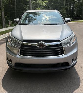 Silver 2015 Toyota Highlander Limited