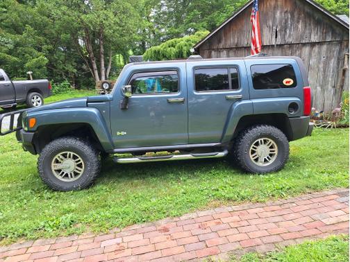 Gray 2006 Hummer H3 Base