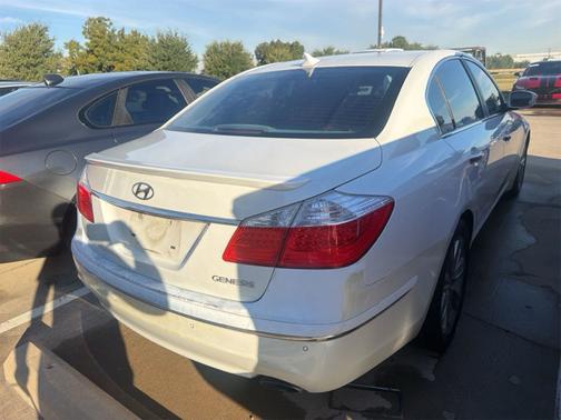 White 2010 Hyundai Genesis 3.8